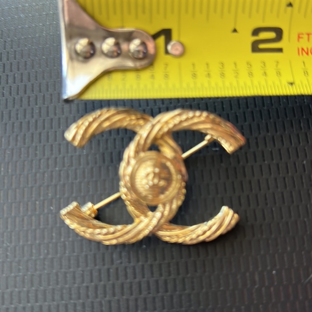 🌹STUNNING CHANEL BROACH - Picture 6 of 16